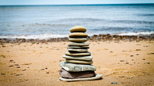 des galets sur une plage