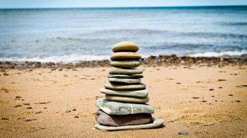 des galets sur une plage